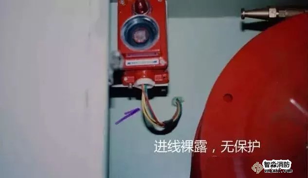 進(jìn)線裸露，無(wú)保護(hù)